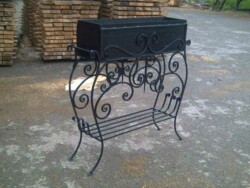 Малый уличный кованый мангал тип царский Малый уличный кованый мангал тип царский художественная ковка
